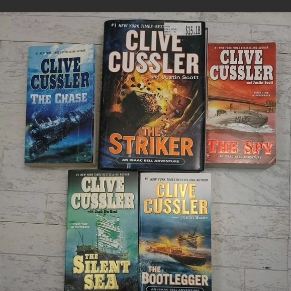 Clive Cussler Lot of 5 Paperback NovelsThe chase, silent‎ sky, the spy 1 … - Picture 1 of 4